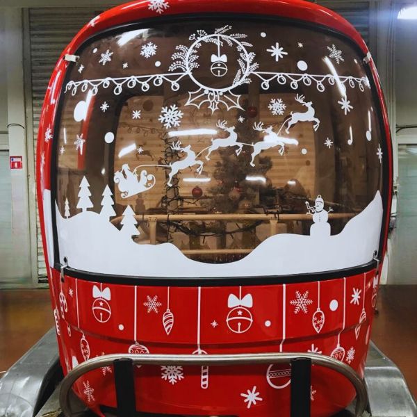 Face avant personnalisation télécabine événementielle Noël Père Noël