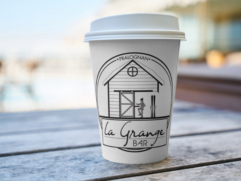 Création logo bar de station sur gobelet blanc La Grange, usage à emporter.